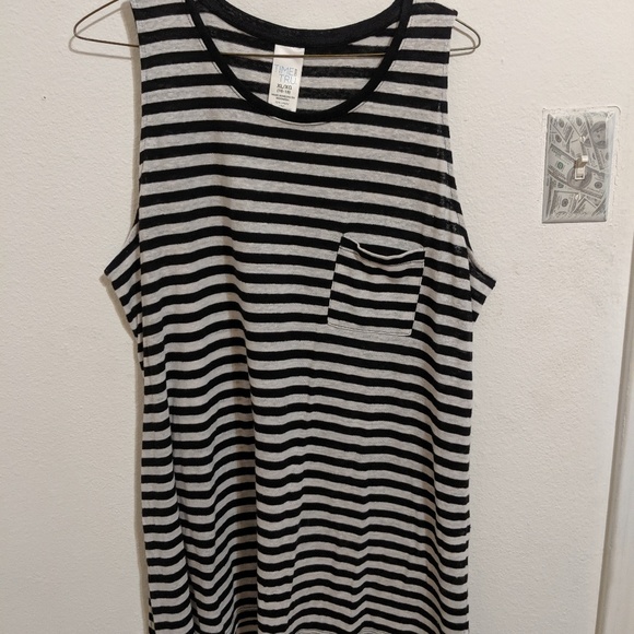 Clothes - Picture 7 of 8